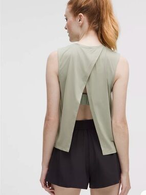 lululemon NWT pace crush cross Tank in Sage Green